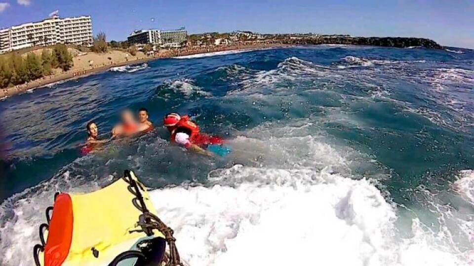 Eldre kvinne druknet i Playa del Inglés – farlige badeforhold flere steder