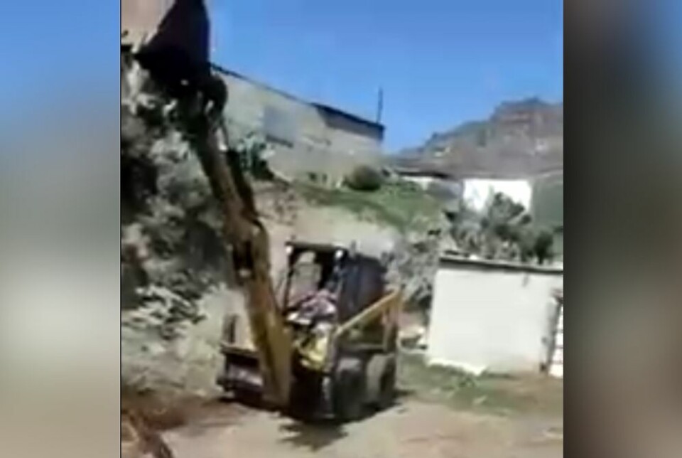 Gikk amok med gravemaskin