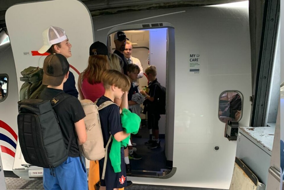 Solhungrige nordmenn er klare til avgang fra Gardermoen med Flyr. Foto: Canariavisen