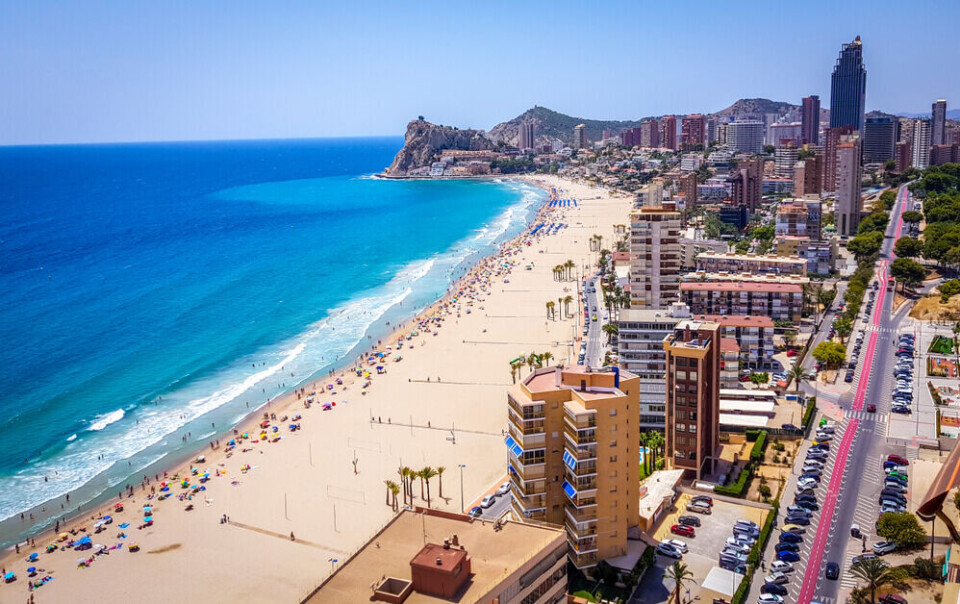 Poniente-stranda i Benidorm langs Costa Blanca. Foto: Serjunco/Shutterstock