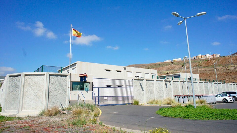 Søket etter immigrantene som rømte fra interneringsenteret på Tenerife fortsetter