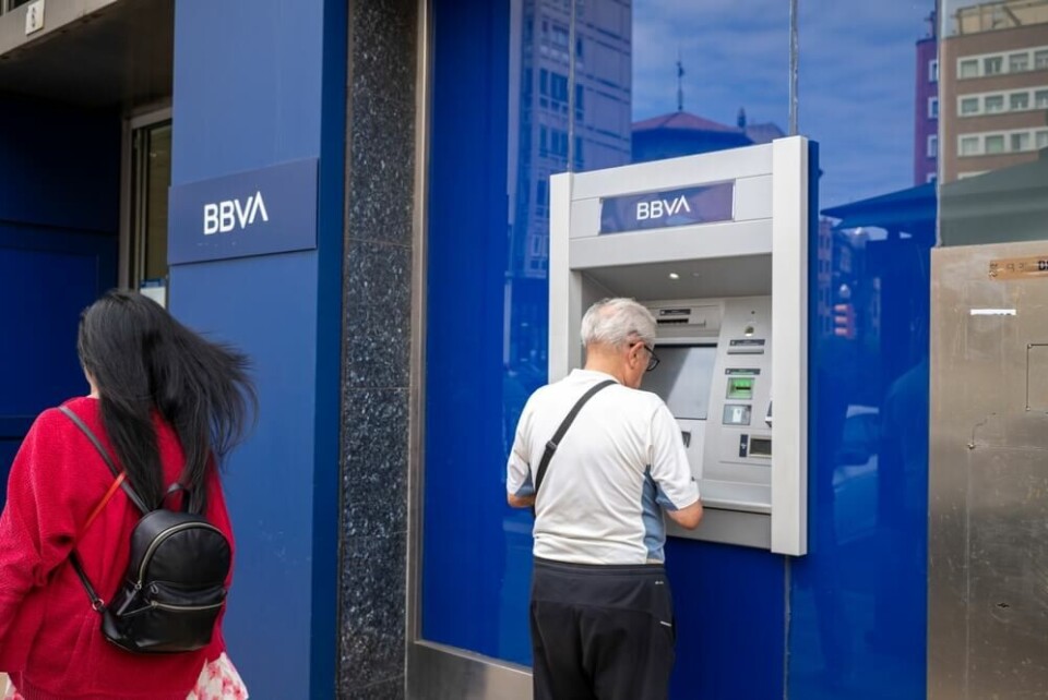 FLYTTE TIL SPANIA: Bankene i Spania tar seg godt betalt. Men det finnes billigere alternativer. Foto: Guillem de Balanzo/Shutterstock FLYTTE TIL SPANIA: Bankene i Spania tar seg godt betalt. Men det finnes billigere alternativer. Foto: Guillem de Balanzo/Shutterstock