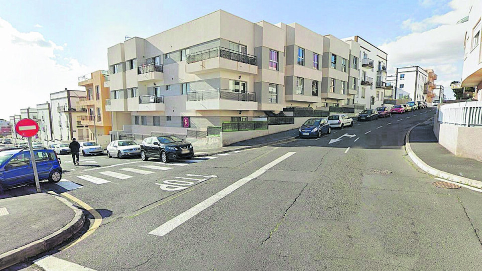 Familiens leilighet ligger i San Isidro på Tenerife. Foto: Google Maps