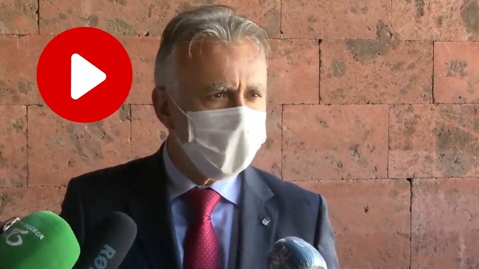 PRESSEKONFERANSE: Torres talte til pressen under en pressekonferanse på fredag. Video: Gobierno de Canarias. Norsk tekst: Canariavisen