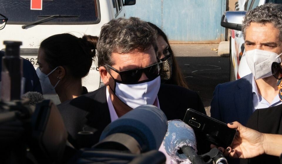 BESØKTE ARGUINEGUÍN-LEIREN: Innvandrings, inkluderings, og sosialminister Escrivá besøkte Kanariøyene i helgen for å analysere den pågående migrasjonskrisen. Foto: Bård Ove Myhr