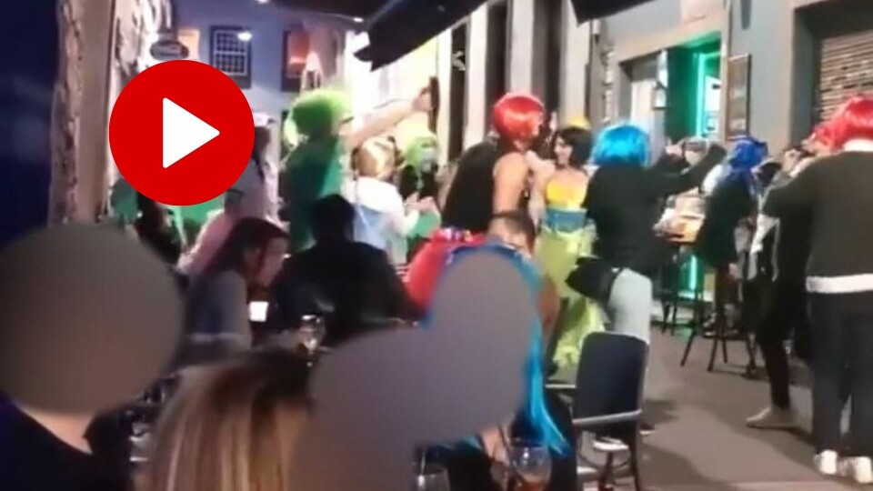 FESTER: Denne festen på Tenerife har fått sosiale medier til å koke på Kanariøyene.