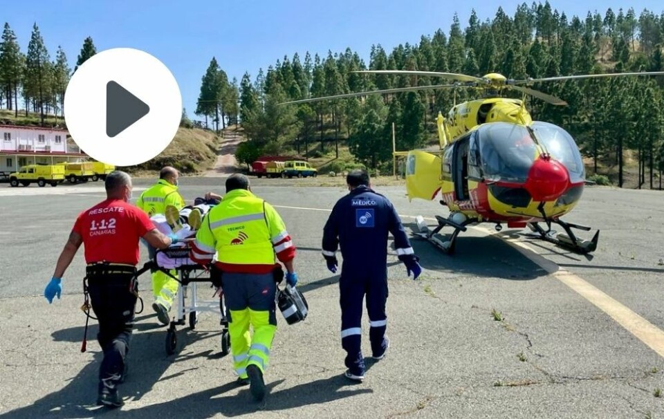 VIDEO: Her finner redningshelikopteret den skadde klatreren. Video: 112 Canarias