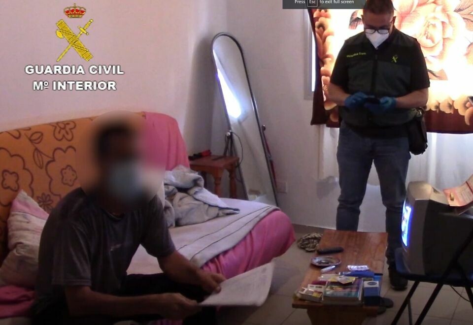 Mann pågrepet i Las Palmas – distribuerte overgrepsbilder av barn på Facebook