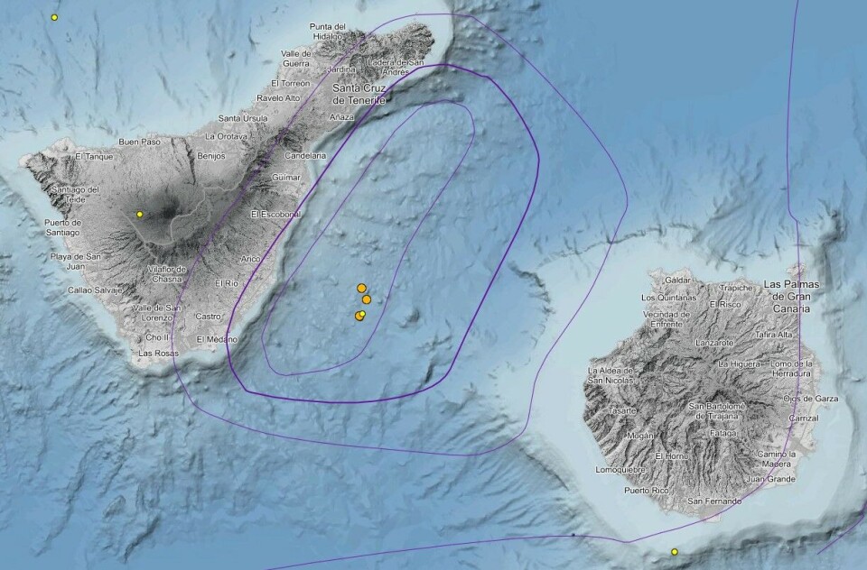 Enmedio-vulkanen ligger mellom Tenerife og Gran Canaria. De siste dagene har det vært flere små jordskjelv i området. Grafikk: IGN Enmedio-vulkanen ligger mellom Tenerife og Gran Canaria. De siste dagene har det vært flere små jordskjelv i området. Grafikk: IGN