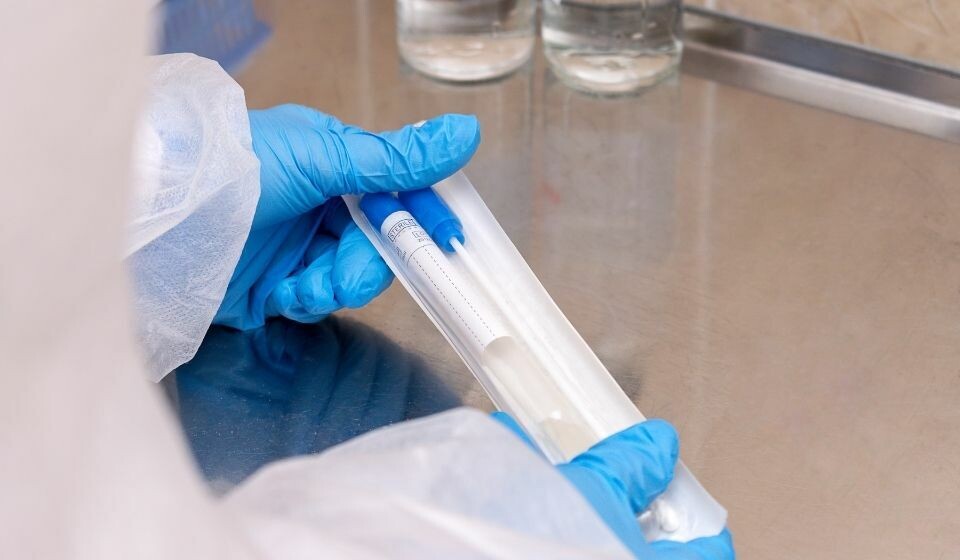 PRISFORSKJELLER: Mange private klinikker tar seg godt betalt for trygghet i disse utrygge tider. Illustrasjon: Tatyana Buzmakova/Twenty20