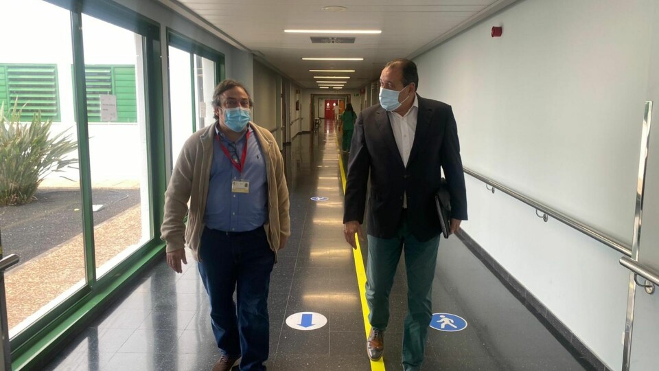 Kanariøyenes helseminister Blas Trujullo besøkte Dr. José Molina Orosa-sykehuset på Lanzarote denne fredagen. Foto: Sanidad GobCan