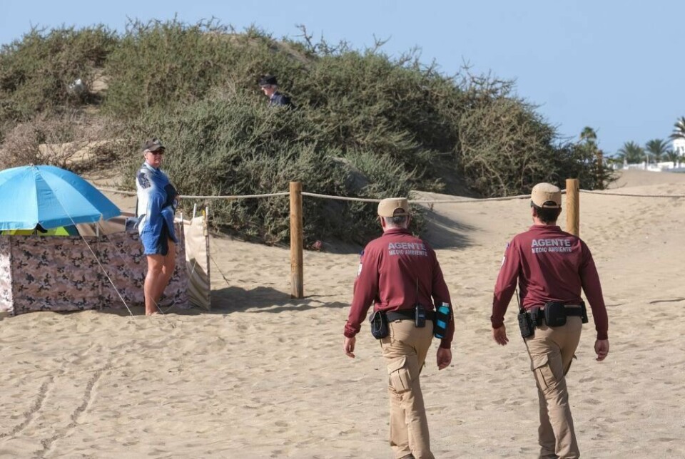 Turistkaos i Maspalomas – folk gir blaffen i reglene
