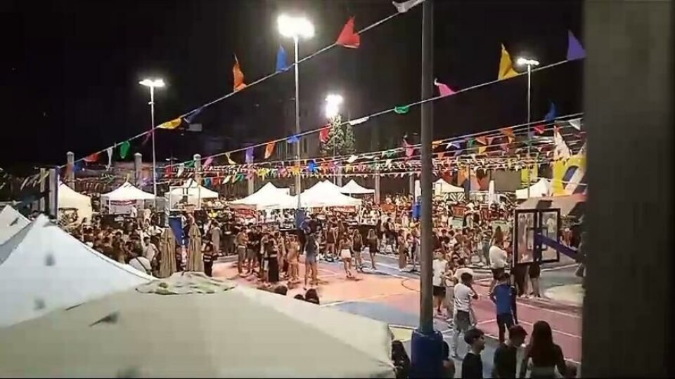 Fulle og rusede mindreårige i hopetall måtte bortvises etter vill fest på Tenerife. Foto: Privat