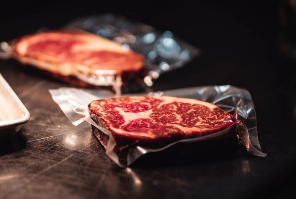 Langtidsmørning av kjøtt må du ikke finne på å gjøre hjemme, advarer spansk forbrukerorganisasjon. Foto: Ermakov Ilia/Shutterstock