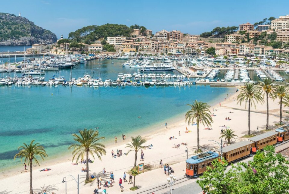 Mallorca er fortsatt en favoritt blant nordmenn på sommeren, men flest fastboende er det på fastlandet og på Kanariøyene. Foto: Apollo