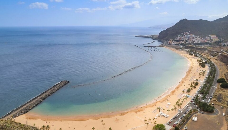 Las Teresitas-stranda nord på ferieøya Tenerife. Foto: Dronepicr, CC BY 2.0 via Wikimedia Commons