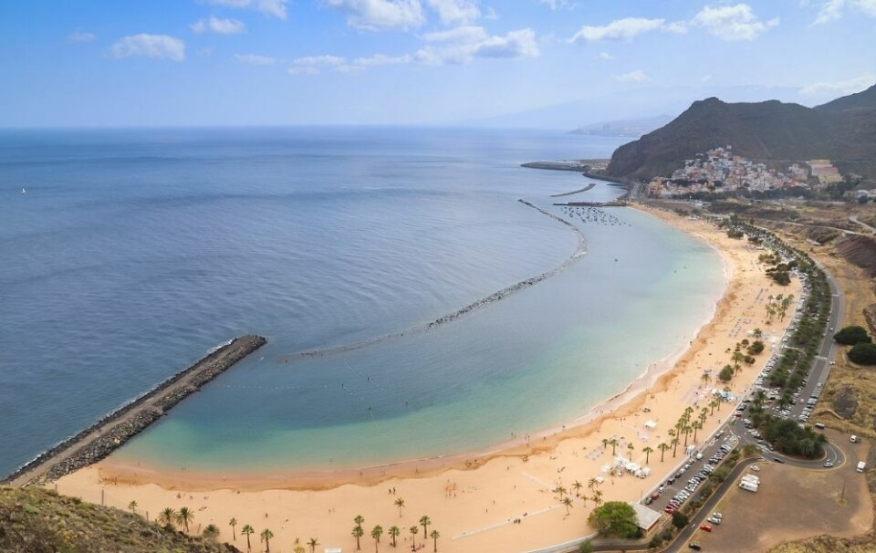 Las Teresitas-stranda nord på ferieøya Tenerife. Foto: Dronepicr, CC BY 2.0 via Wikimedia Commons Las Teresitas-stranda nord på ferieøya Tenerife. Foto: Dronepicr, CC BY 2.0 via Wikimedia Commons