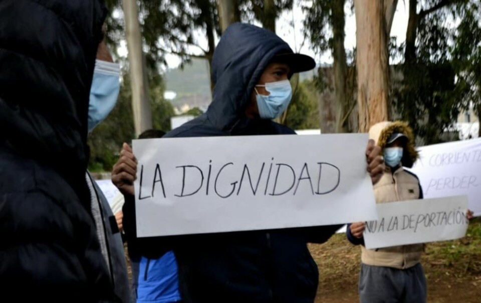 'Verdigheten': Migranter demonstrerer mot elendige leveforhold i Las Raices på Tenerife. Foto: Asamblea de Apoyo a personas migrantes en Tenerife
