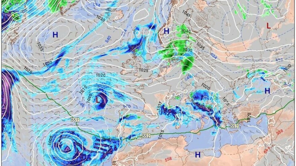 En storm nordvest for Kanariøyene fører til regntunge dager i helga og neste uke. Grafikk: Aemet