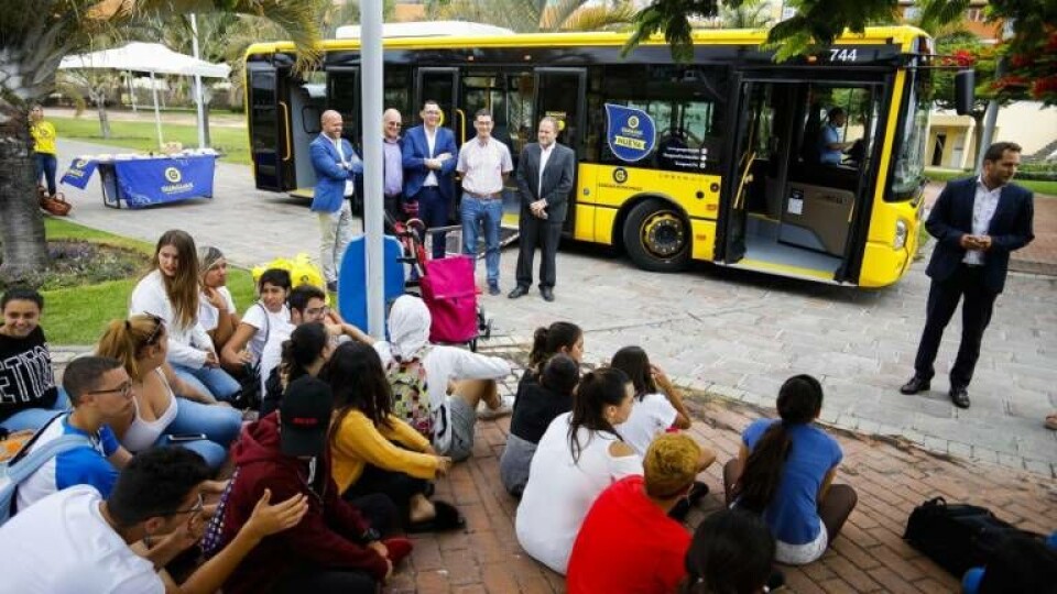 Bybussene i Las Palmas lanserer 10 meter lange kjøretøy for å komme til vanskelig tilgjengelige gater