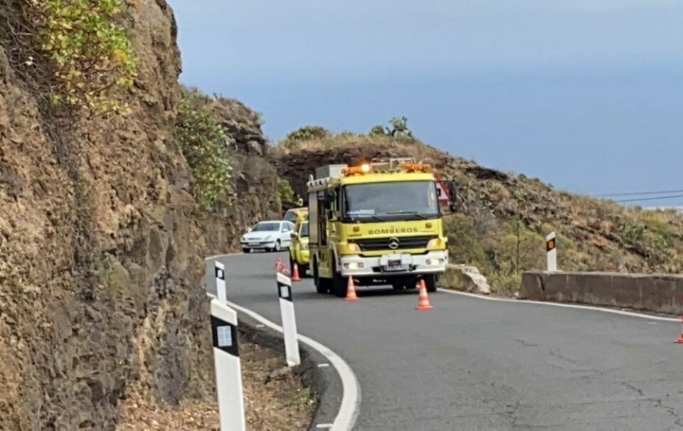 Her har en bil kollidert med autovernet og gått utfor stupet. En 81 år gammel mann mistet livet. Foto: Galdaraldia.es