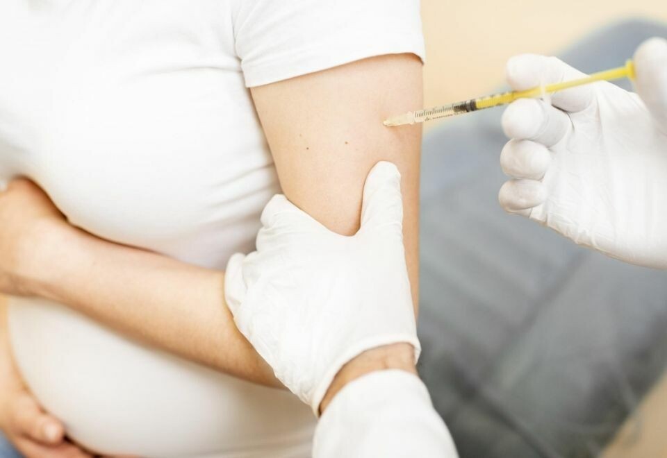 TESTES PÅ MENNESKER: En vaksine utviklet av det belgiske farmasøytselskapet Janssen som er eid av medisingiganten Johnson & Johnson skal testes ut på mennesker i Spania. ???? Envato Elements
