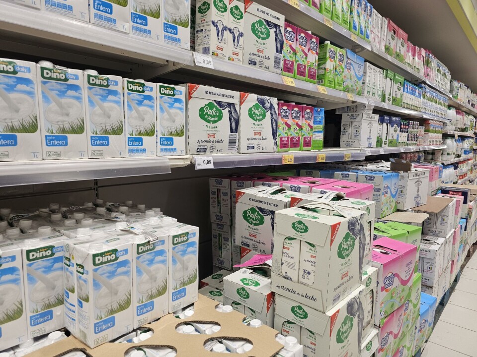 Melk står fremme i butikken i Spania. Foto: Canariavisen