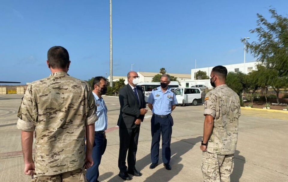 Anselmo Pestana møtte militærtopper på Kanariøyene før øvelse neste uke. Foto: Delegación del Gobierno en Canarias