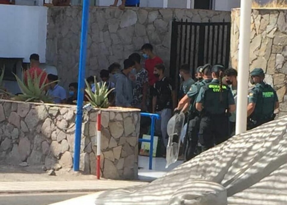 Mindreårig forsøkte å knivstikke miljøarbeider på migrantmottak