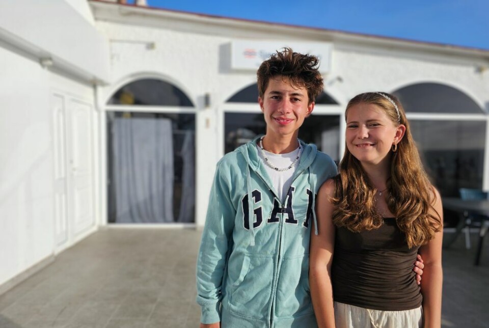 Daniel Petersen (t.v) og Anna Tanø (t.h.) skal konfirmere seg på Gran Canaria. Foto: Canariavisen