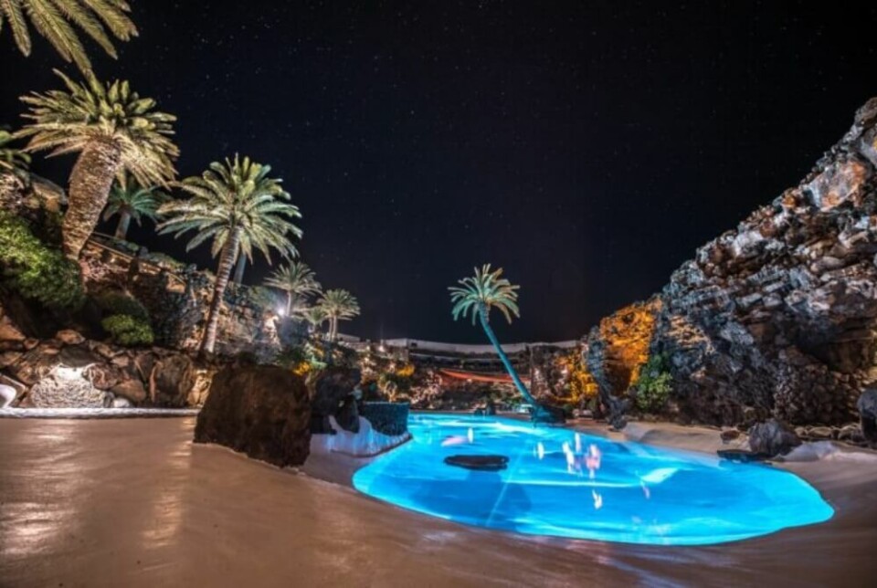 Naturskjønne omgivelser, forbedret på kunstnerisk vis av César Manrique. Foto: Hola Islas Canarias Naturskjønne omgivelser, forbedret på kunstnerisk vis av César Manrique. Foto: Hola Islas Canarias