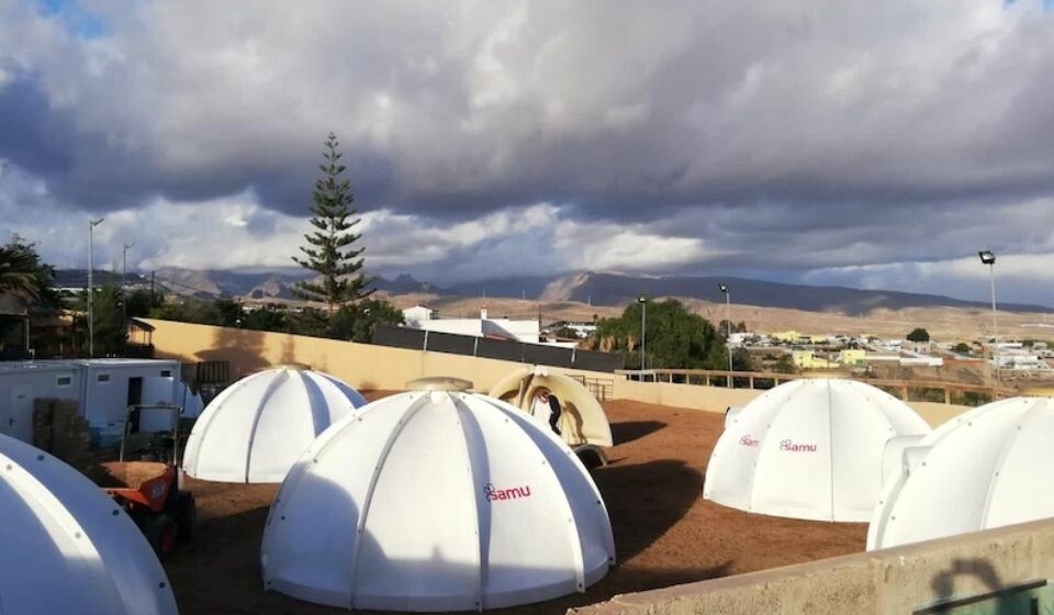 De spesielle 'iglo-teltene' skal huse enslige migranter sør på Gran Canaria. Foto: Maspalomas Ahora