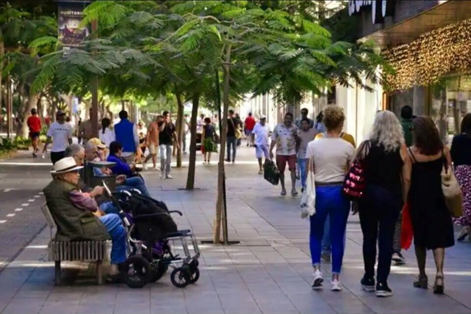 Folkeliv på avenida Mesa y López i hovedstaden på Gran Canaria. Foto: Arcadio Suárez