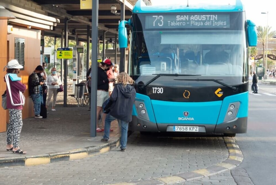 Munnbind-kravet i kollektivtransporten forsvinner 8. februar. Ekspertene ber sårbare grupper om å fortsette å bruke maske. Foto: Balint Koban/Shutterstock