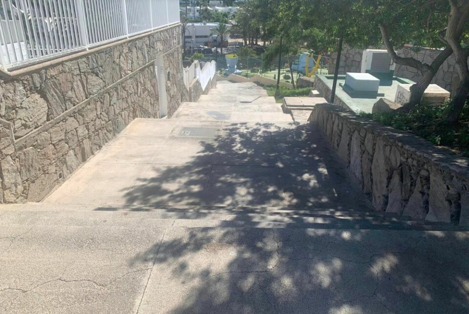 Et av tyveriene skjedde her, i trappa fra Puerto Plata og Montebello, ned mot busstasjonen i Puerto Rico. Foto: Privat Et av tyveriene skjedde her, i trappa fra Puerto Plata og Montebello, ned mot busstasjonen i Puerto Rico. Foto: Privat