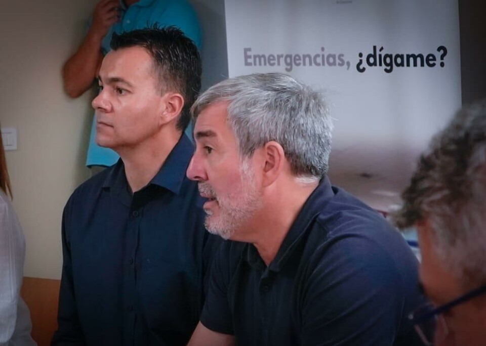 Kanariøyenes president, Fernando Clavijo følger med på innsatsen fra kommandosenteret. Foto: 112 Canarias Kanariøyenes president, Fernando Clavijo følger med på innsatsen fra kommandosenteret. Foto: 112 Canarias