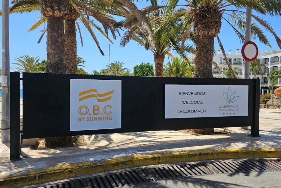 Ving-hotellet Ocean Beach Club ligger et steinkast unna stranda og er både velstelt og moderne. Bare noen meter fra inngangsdøra er situasjonen en helt annen. Foto: Canariavisen Ving-hotellet Ocean Beach Club ligger et steinkast unna stranda og er både velstelt og moderne. Bare noen meter fra inngangsdøra er situasjonen en helt annen. Foto: Canariavisen