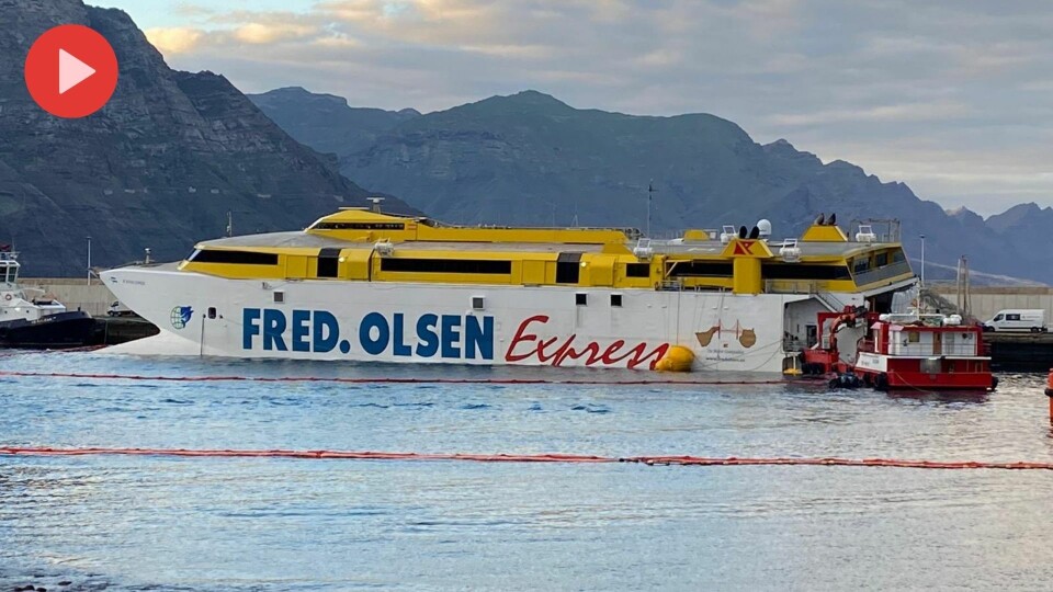 VIDEO: 'Bentago Express' gikk på grunn for en uke siden. I dag fikk bilene kjøre i land.