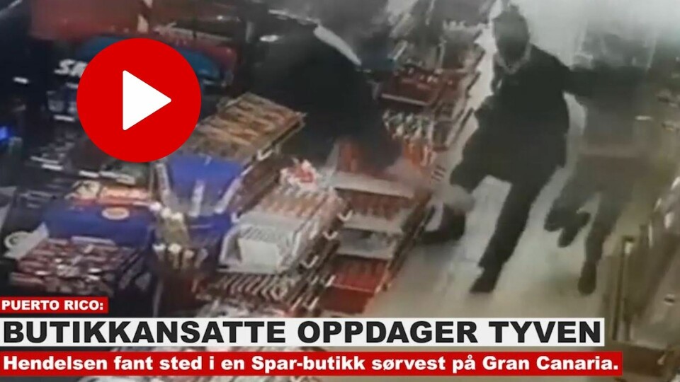 BASKETAK: Overvåkningsvideo fra hendelsen viser hvordan de ansatte kjemper for å holde igjen tyven.