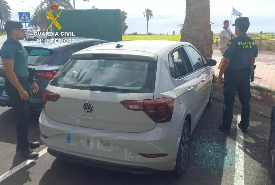 I SISTE LITEN: Her fikk Guardia Civil slått inn en bakrute for å redde ettåringen. Foto: Guardia Civil