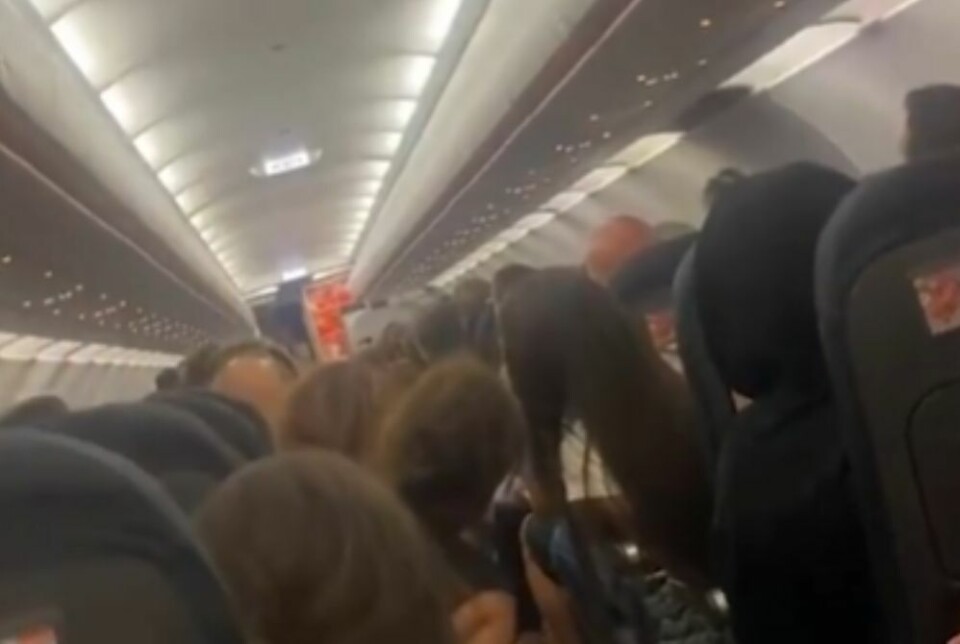 EasyJet valgte å kansellere avgangen fra Tenerife, etter at en passasjer bæsjet på gulv, tak og vegger. Foto: Privat