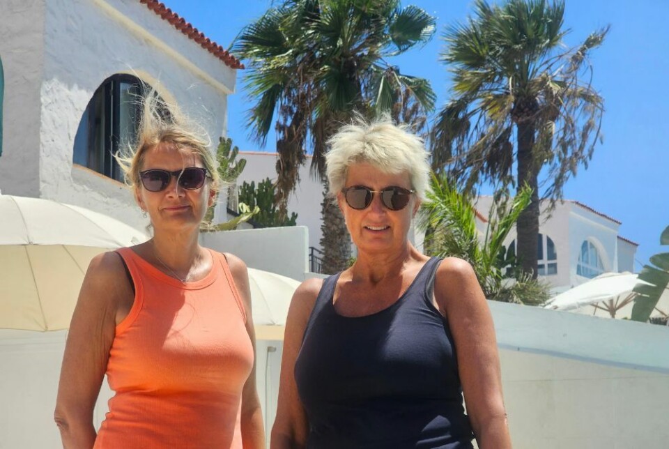 Fra høyre: Hanne Kristin Aarem og venninnen Monica Johnsen fikk okkupantene som nærmeste nabo. Foto: Canariavisen Fra høyre: Hanne Kristin Aarem og venninnen Monica Johnsen fikk okkupantene som nærmeste nabo. Foto: Canariavisen