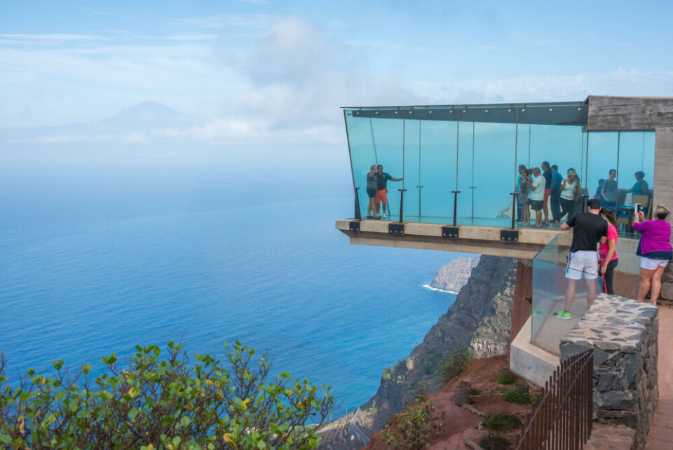 TØR DU? Utsiktspunktet Mirador de Abrante har en glassbro som henger over stupet. Foto: Shutterstock