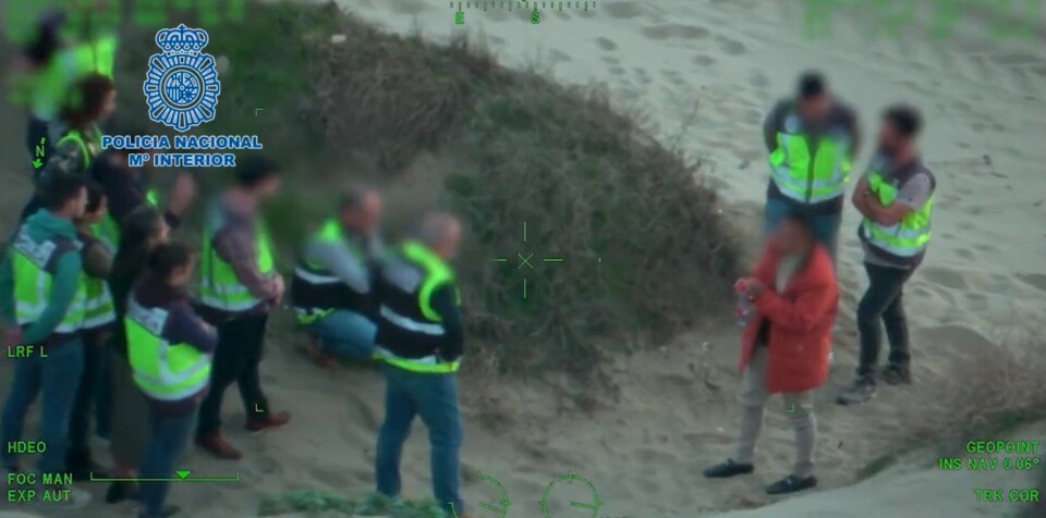 Den siktede på åsstedet sammen med politiet. Foto: Policia Nacional