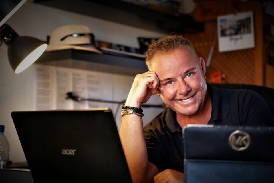 Lillebror har også gitt ut bok, og skriver, produserer og spiller inn låter både hjemme og i studioet til Marion & Zelimir i Arguineguín. Foto: Privat Lillebror har også gitt ut bok, og skriver, produserer og spiller inn låter både hjemme og i studioet til Marion & Zelimir i Arguineguín. Foto: Privat