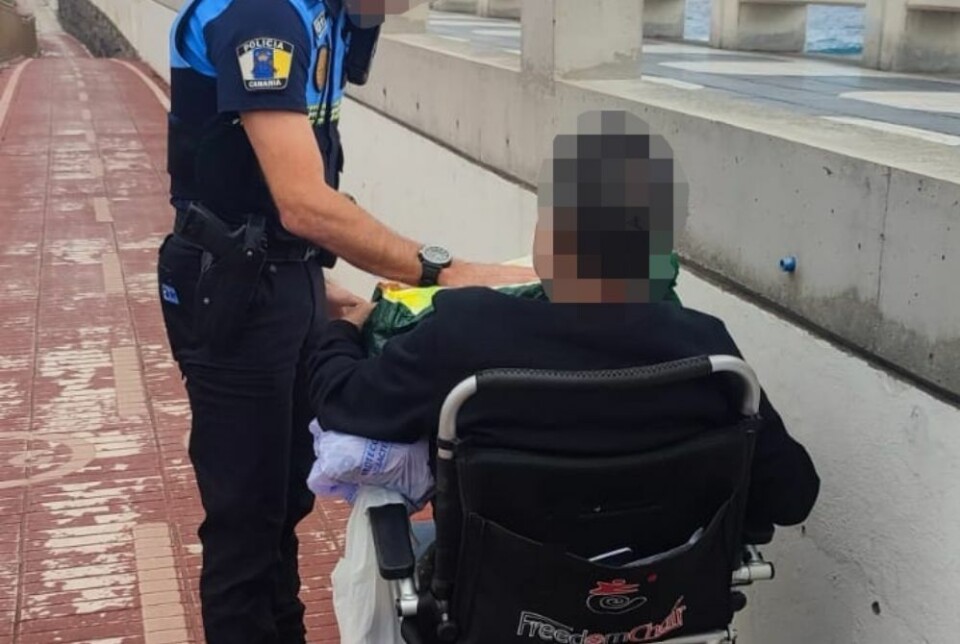 Mannen ble assistert av motorveien av politiet. Foto: Policia Local
