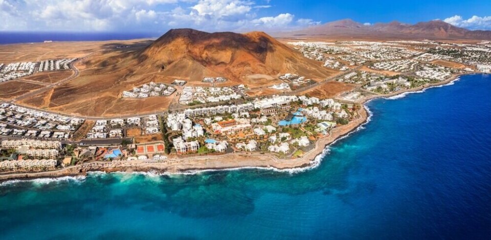 Drapet har rystet den fredelige men populære turistbyen Playa Blanca på Lanzarote. Foto: leoks/Shutterstock