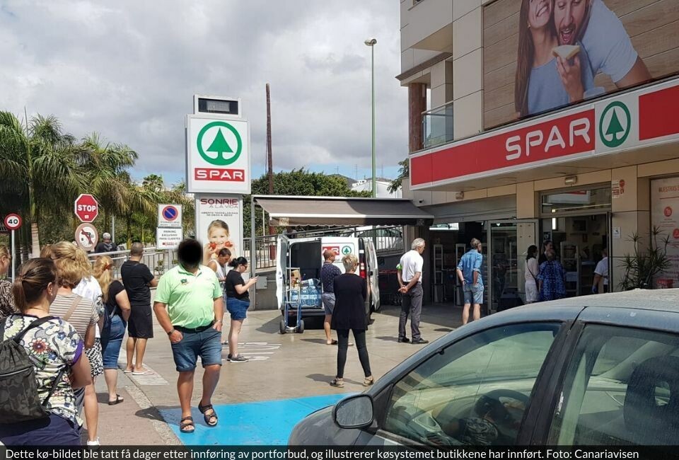 Lange køer på matbutikkene Kollisjon skaper lange køer på GC-1 ved Playa del Inglés