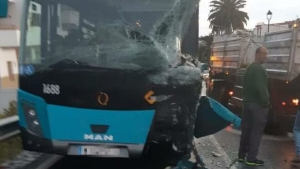 Ni personer fikk lettere skader i ulykken. Foto: Privat