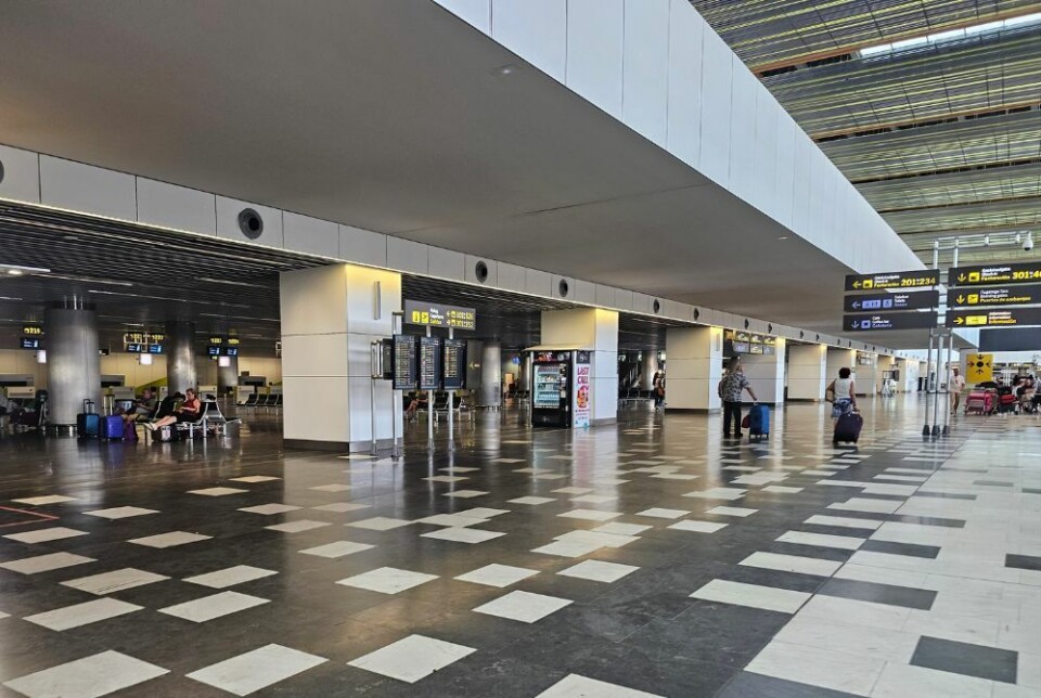 På og rundt flyplassen på Gran Canaria finner du mange leiebilfirmaer. De er vant til å ta seg godt betalt for unødvendige ekstratjenester av turister. Foto: Canariavisen På og rundt flyplassen på Gran Canaria finner du mange leiebilfirmaer. De er vant til å ta seg godt betalt for unødvendige ekstratjenester av turister. Foto: Canariavisen